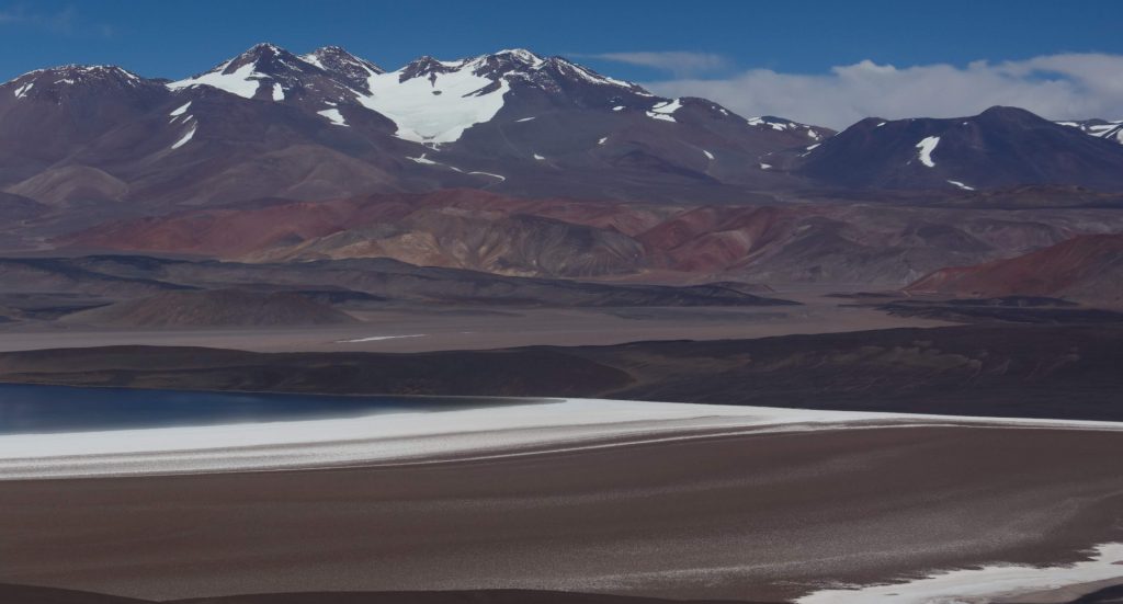 Volcan Pissis, 6795m et laguna Negra, Province de Catamarca, Argentine